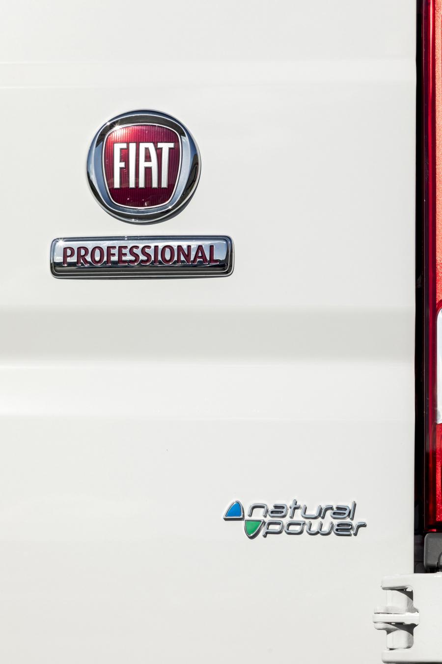 Логотип Fiat Ducato Maxi Van Natural Power L3H2 (290) 2017 года  (фото 10 из 15)